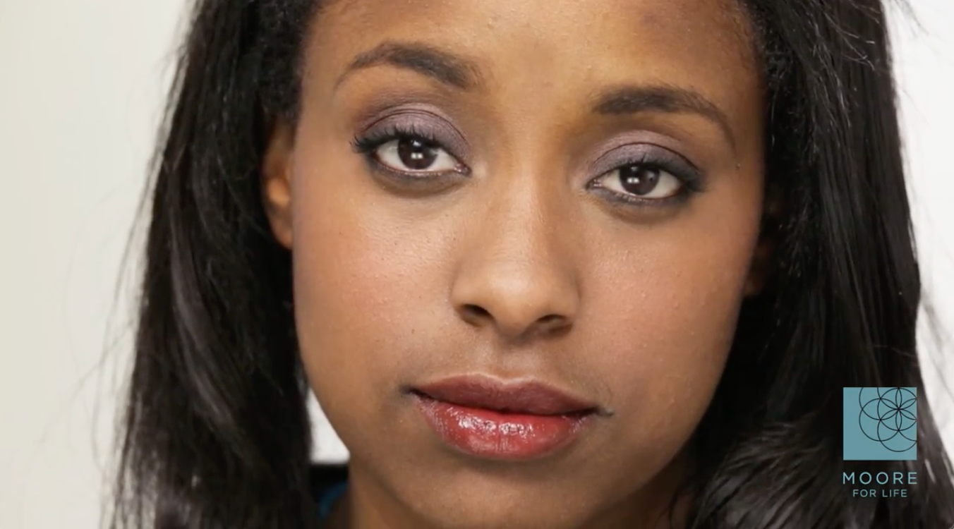 Apply makeup to Dark Complexion 